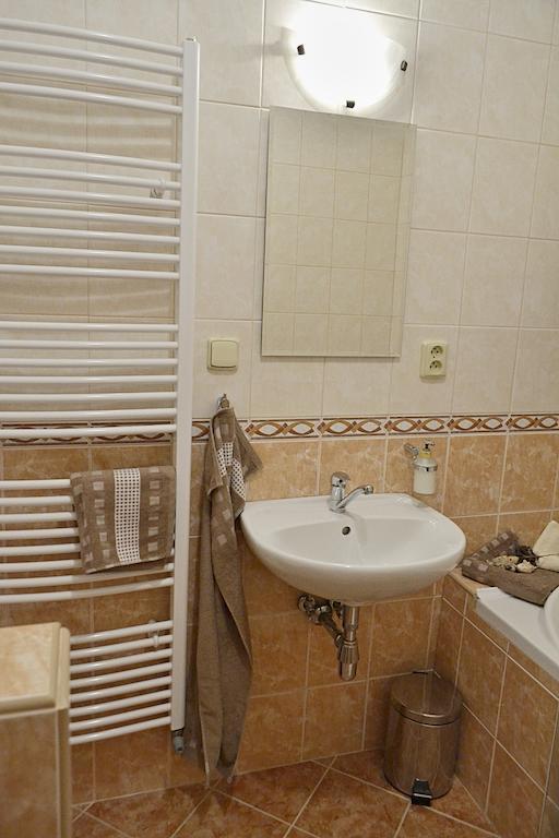 Apartmán Náměstí Hostinné Habitación foto